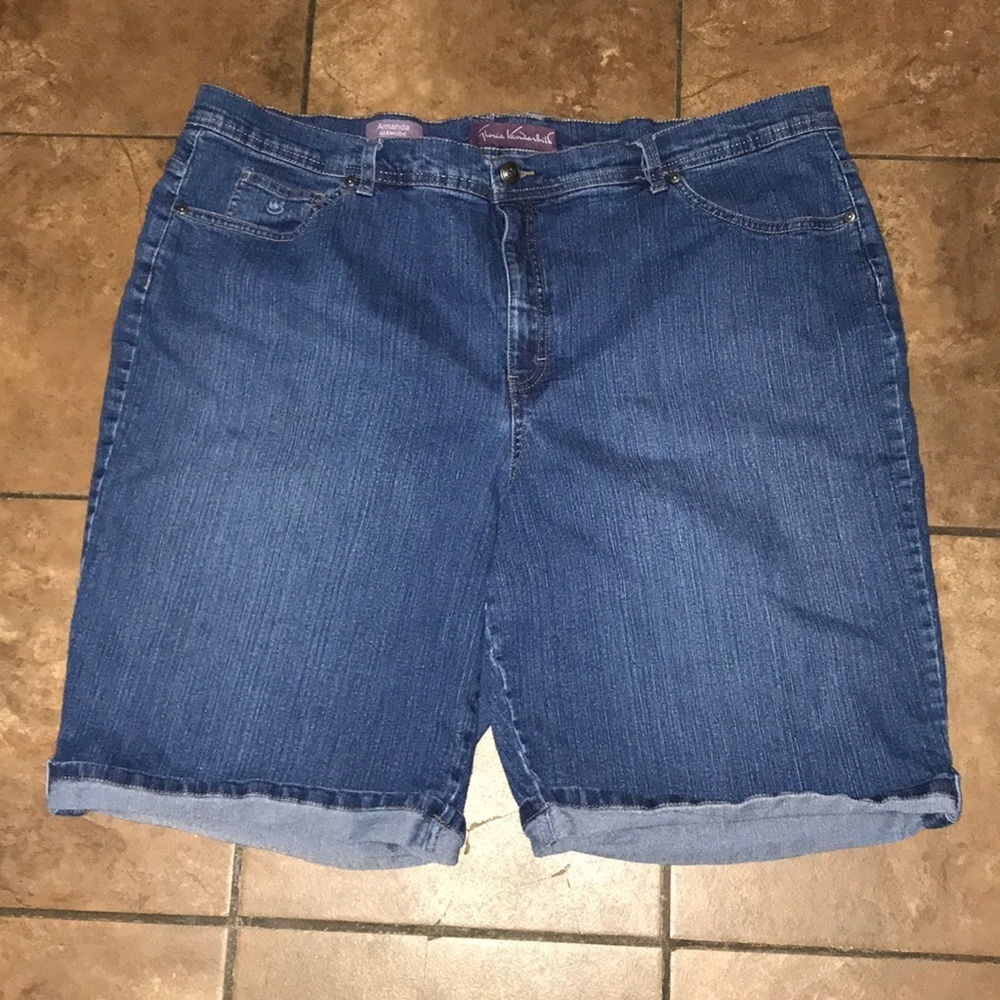 Women’s Stretch Bermuda Shorts